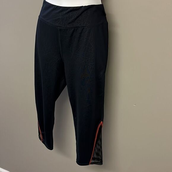 Marvel Hero Elite Athletic Black w/ Abstract Design & Mesh Cropped Leggings-XL - Picture 2 of 14